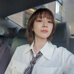 Jung Yoo-min Instagram - #안녕할부지
왕 귀여운 푸링이도 보고 반가운 얼굴들도 보고 -! 🐼❣️