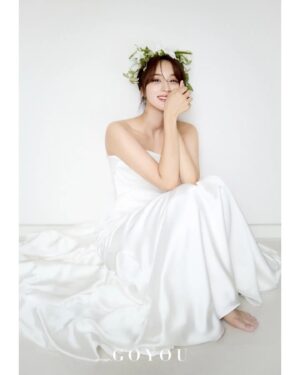 Jung Yoo-min Instagram - 많은 분들의 따뜻한 축하와 축복 안에서 평생 함께 할 사람과의 동행을 약속했습니다. 사랑과 감사의 마음으로 늘 보답하며 살겠습니다. 축복해주신 많은 분들께 깊이 감사드립니다. 😌🙏💗

Studio @studio.goyou
Dress @leeseungjin_official
Hair&Makeup @doheeeee_ @joseon___ @g__medal
Film @odayo_official
Flower @olorflower
Planner @joohee.ple @verygoodwedding
