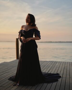 Jurnee Smollett Instagram - Honored to wear this stunning custom creation by the brilliant @nicolasghesquiere of @louisvuitton, with Louis Vuitton high jewelry by @francescaamfitheatrof. And a huge thank you to @virgile.guinard for capturing these moments in Venice so beautifully. ✨

Styling: @sweetbabyjamie
Hair: @lukepluckrose
Makeup: @chykapuka

#VeniceFilmFestival #LouisVuitton #TheOrder