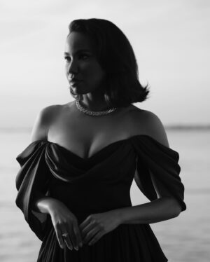 Jurnee Smollett Instagram - Honored to wear this stunning custom creation by the brilliant @nicolasghesquiere of @louisvuitton, with Louis Vuitton high jewelry by @francescaamfitheatrof. And a huge thank you to @virgile.guinard for capturing these moments in Venice so beautifully. ✨

Styling: @sweetbabyjamie
Hair: @lukepluckrose
Makeup: @chykapuka

#VeniceFilmFestival #LouisVuitton #TheOrder