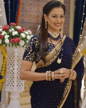 Jyoti Gauba Instagram - Embracing the essence of tradition and grace in my #Gehna look. 🌟✨

How much would you  rate this  look from 1 to 10?

.
 #TVShow #BehindTheScenes #TraditionalAttire #OnSetMagic #GehnaVibes #dangal #dangaltvchannel #gehna #10pm #montosat #TVSeries #CostumeGoals #ActingLife #OnSetLook #TraditionalFashion #Television #ShowStyle #IndianTelevision #ActressLife #TVDrama #BehindTheLook #CulturalElegance #RolePlay #OnScreen #dramaticscenes #gehnashow