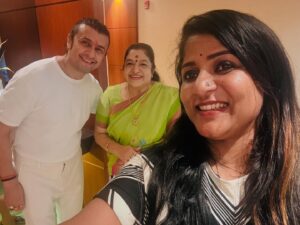 K. S. Chithra Instagram - When the legends met, Gearing up for RED FM Sonu Nigam Show in Cochin today and on Sept 13th RED FM K S Chithra Show in kottayam and this Picture ,never planned for them to meet but happened so accidentally :-) This will be one of my fav selfies in life ! @sonunigamofficial @kschithra @kschithra_nightingale________ #sonunigam #kschithra #kschithrafans #chithrachechi #chithra @kschithra_nightingale________