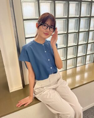 Kaho Mizutani Instagram - ♡
明日は#突破ファイル！
今回も狭小住宅で出演します🌱
メガネ姿も板についてきた気が…どうでしょう？
アットホームな現場で、いつも撮影が楽しみなんです。
よる7時から２時間SP、みてね👓