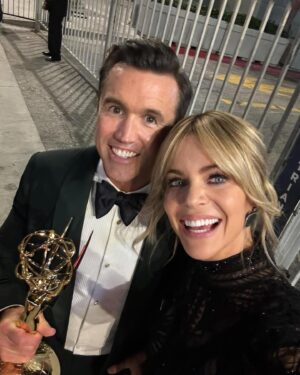 Kaitlin Olson Instagram - My guy won an #Emmy! 😍@wrexhamfx @reemacra
@dena_kemp
@effyjewelry @hairbyabbyroll @theadorable1 @rhondaspiesstylist @televisionacad
