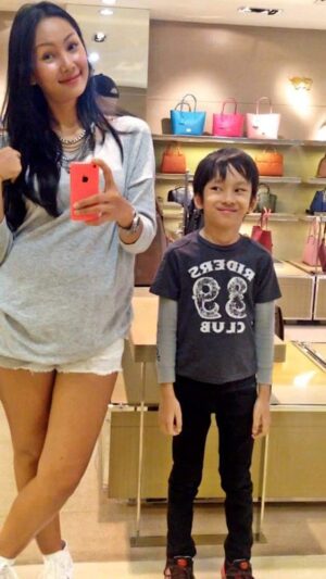 Kalina Ocktaranny Instagram - I Love You Nyun... @azkacorbuzier 

❤️ Mama