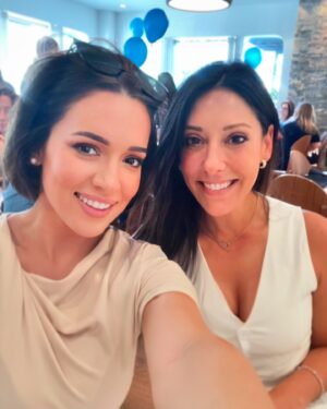 Kalomoira Sarantis Instagram - 🇬🇷Πάντα διασκεδαστικό να βρισκόμαστε με τα κορίτσια! 🥂 Συγχαρητήρια, Ιωάννα🍼🐣🩵

🇺🇸Always fun getting together with the ladies! 🥂Congratulations Joanna🍼🐣🩵

#BabyShower, #MomToBe, #BabyOnTheWay, #BabyShowerCelebration, #OhBaby