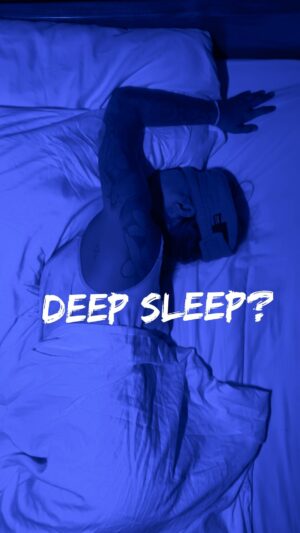 Kamila Rundusová Instagram - Proč Deep Sleep?
Pro mě jako “pacoše” workoholika, který je pořád na cestách a tvoří, jsou zklidňující doplňky stravy na přírodní bázi před spaním oblíbenou součástí rutiny s bylinkovým čajem, meditací a dechovým cvičením. A hlavně telefon stranou aspoň 2 hodiny před spaním. 

Jenže co když skoro všechny obsahují melatonin, kterej si dávám jen, když vyrovnávám jetlag? 

Na scénu přichází DEEP SLEEP od @goodie.cz , který můžeš pořídit se slevovým kódem CHEFKAMU na www.goodie.cz 😴

Kód platí na veškerý sortiment a jeho používáním podpoříš produkty s dobrou karmou i mě🤍

Proč DEEP SLEEP?
• snadnější usínání a podpora kvalitního spánku
• zklidňující a relaxační účinky
• harmonizace spánkového cyklu
• podporuje hluboký a nepřerušovaný spánek
• pro dlouhodobé užívání, složení bez melatoninu
• komplexní doplněk stravy s prémiovými přírodními extrakty
• ve veganských kapslích

🌿Třezalka tečkovaná díky aktivní složce hypericinu pomáhá zlepšovat náladu a podporuje klidný spánek.

🌿Meduňka lékařská obsahuje kyselinu rosmarinovou, jež podporuje relaxaci a usnadňuje usínání. 

🌿Kozlík lékařský, tradičně používán pro zklidnění nervového systému, obsahuje kyselinu valerovou, která podporuje hluboký spánek.

🌿L-Theanin z extraktu zeleného čaje podporuje uvolnění bez sedativního účinku.

🌿GABA funguje jako neurotransmiter, který podporuje relaxaci a snižuje napětí.

🌿Mučenka, známá pro své relaxační účinky, zlepšuje kvalitu spánku díky obsahu flavonoidů.

🌿Kyselé višně podporují přirozenou tvorbu melatoninu, který reguluje spánkový cyklus a podporuje hluboký a nepřerušovaný spánek.

🌿Chmel, tradičně využíván pro své uklidňující a sedativní vlastnosti, podporuje relaxaci před usnutím.

🌿Griffonia simplicifolia extrakt (5-HTP) je prekurzorem serotoninu, který hraje klíčovou roli v regulaci nálady a spánku.

Deep Sleep se doporučuje pro
✅ lidi s problémy s nespavostí nebo nekvalitním spánkem
✅ všechny, kteří prožívají stres a napětí 
✅ lidi s nepravidelným spánkovým cyklem
✅ při psychické nepohodě a změnách nálady
✅ podporu relaxace a uvolnění

Více na webu www.goodie.cz

#spoluprace