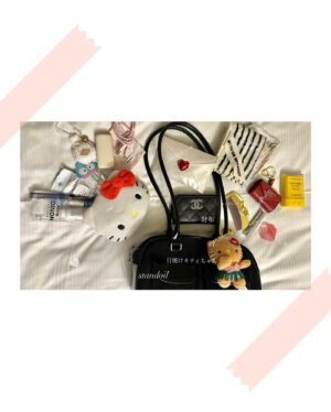 Kanako Hiramatsu Instagram - What's in my bag???

ハワイ1日目のバックの中身。
心配性で荷物多めだから
大きい鞄ブームが早くきて欲しいです🦔🦔
キティちゃんが増えていくけど
ペックルが大好きです😘❤
(グッズがないだけ)🥲

この日はすっぴんだったので
ポーチなしだけど
いつもはエレガンスのパウダー
ティントリップ、コンシーラーだけ
持ち歩いてます🩹🤍

#whatsinmybag  #バックの中身　#サンリオ
#日焼けキティ　#キティちゃん　#standoil #lovechrome 
#prada #chanel