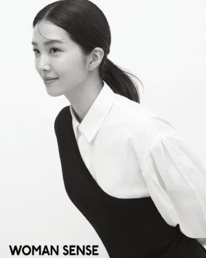 Kang Ji-young Instagram - 제게 화보 촬영은 익숙해지지 않는 ‘새로움’ 그 자체인 것 같아요. 담아주신 손길들, 기회주신 우먼센스 에디터 분들 정말 고맙습니다.

커버 인터뷰와 함께 @iwomansense 우먼센스 9월 호에 담겨있어요

아, 저의 원픽 사진은 말이죠…더보기
