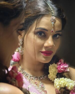 Kanika Maheshwari Instagram - Blushing in pink , glowing in tradition. 🌸

#lehenga #saree #fashion #indianwedding #bhyp #lehengacholi #indianwear #ethnicwear #wedding #indianfashion #lehengalove #designer #traditional #sareelove #sarees #style #designerlehenga #floral #instafashion #love #india #trending #hairstyles #beauty #kanikamaheshwari