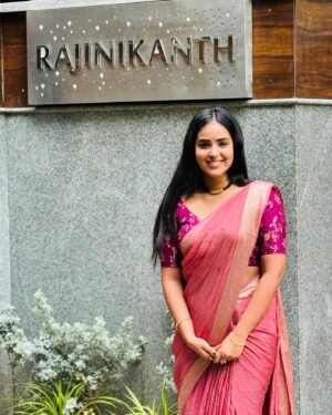 Kanmani Manoharan Instagram - Stepped into Thalaivar’s realm yesterday! The man, the legend, the force of nature—Rajinikanth!  Goosebumps still running wild. Rajinikanth isn’t just a name, it’s a feeling! Truly a moment to remember.  Even the walls of thalaivar’s house hold the power of his legendary presence. Thalaivaa, your aura is everywhere! ♥️🔥

My happiness @aswath_official 

Wearing @yaradesigners 
Styling @indu_ig 
Saree drapist @teamjiyamakeupartistry @pleats_drapes @athirsta_artistry 

#thalaivar #superstar #ranijikanth #vibes