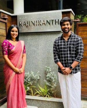 Kanmani Manoharan Instagram - Stepped into Thalaivar’s realm yesterday! The man, the legend, the force of nature—Rajinikanth!  Goosebumps still running wild. Rajinikanth isn’t just a name, it’s a feeling! Truly a moment to remember.  Even the walls of thalaivar’s house hold the power of his legendary presence. Thalaivaa, your aura is everywhere! ♥️🔥

My happiness @aswath_official 

Wearing @yaradesigners 
Styling @indu_ig 
Saree drapist @teamjiyamakeupartistry @pleats_drapes @athirsta_artistry 

#thalaivar #superstar #ranijikanth #vibes