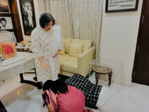 Kanmani Manoharan Instagram - 03.09.2024 🤘🏼
Exactly two months since our engagement, and today we had the honor of inviting Mrs. Latha Rajinikanth @latharajiniofcl Ma’am to our wedding. Our hearts are full of gratitude and joy as we continue to be surrounded by so much love and blessings. Feeling truly thankful for these beautiful moments ♥️🙏🏼✨ @kanmani_manoharan @aswathinkanmani 

#AswathinKanmani Kalyanam ♥️

#vjaswath #aswathchandrasekar #kanmanimanoharan #blessed #latharajinikanth #thalaivar #superstar #thankful #gratelful #weddingmonth