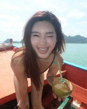 Kanyaphak Pongsak Instagram - 🌼🥥🌊