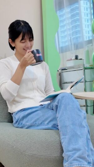 Kaori Oinuma Instagram - I know it’s not just me who gets kilig whenever asked “Kape tayo?” or “I got you coffee”, tunay na To Be Loved is To Be Known. But this time, I wanna share with you all my new go-to coffee, the Good Day Coffee! Because of its delicious flavor, smooth and creamy texture topped with foam! (also, sharing your faves is a love language hihi) Have a Good Day for greater moments together with Good Day White Coffee today! Available in leading stores nationwide. #goodday #grande #whitecoffee #greatermoments

  @gooddaycoffeeph