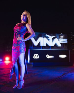 Karen Doggenweiler Instagram - Antes de que termine la semana, les comparto las últimas fotos de lo que fue este lindo anuncio del día lunes 🫶🏻 Agradecida de tanto cariño recibido en estos días ♥️♥️ cc: @mega.tv @elfestivaldevina @bizarrolivecl
