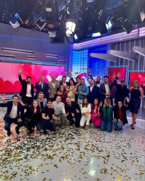 Karen Doggenweiler Instagram - Antes de que termine la semana, les comparto las últimas fotos de lo que fue este lindo anuncio del día lunes 🫶🏻 Agradecida de tanto cariño recibido en estos días ♥️♥️ cc: @mega.tv @elfestivaldevina @bizarrolivecl