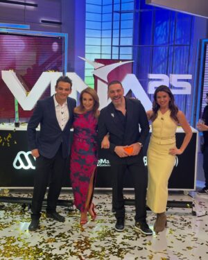Karen Doggenweiler Instagram - Antes de que termine la semana, les comparto las últimas fotos de lo que fue este lindo anuncio del día lunes 🫶🏻 Agradecida de tanto cariño recibido en estos días ♥️♥️ cc: @mega.tv @elfestivaldevina @bizarrolivecl