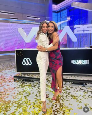 Karen Doggenweiler Instagram - Antes de que termine la semana, les comparto las últimas fotos de lo que fue este lindo anuncio del día lunes 🫶🏻 Agradecida de tanto cariño recibido en estos días ♥️♥️ cc: @mega.tv @elfestivaldevina @bizarrolivecl