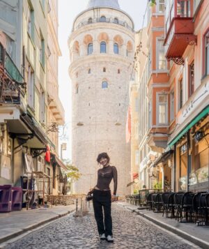 Karen Fukuhara Instagram - Meet me at Galata Tower

📸: @natashasadikin