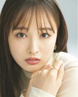 Karen Otomo Instagram - この度、集英社「MORE」の専属モデルになりました✨
MOREは、人生を自らの手でキラキラと輝かせていく姿や方法を、私たちに提案してくれる、素敵な雑誌。
そんな雑誌の専属モデルに仲間入りできて、とても嬉しいです🙌
これから、よろしくお願いします！