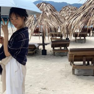 Karen Otomo Instagram - 今日好き、いよいよ明日最終回🥹❤️‍🔥
ドラマよりもドラマチックで、
全く予想もつかないラスト。
ぜひ、見届けましょう、、、！✨

あまりに楽しそうな旅が羨ましくなって引っ張り出してきた、「海と共に」な写真たち。
最近のものからもはや幼いものまで。
いつの、何のオフショットなのか、
記憶を遡りながらご覧ください🤭

インスタ、写真いっぱい載せられるようになってる😳