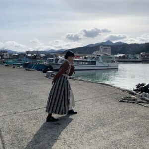 Karen Otomo Instagram - 今日好き、いよいよ明日最終回🥹❤️‍🔥
ドラマよりもドラマチックで、
全く予想もつかないラスト。
ぜひ、見届けましょう、、、！✨

あまりに楽しそうな旅が羨ましくなって引っ張り出してきた、「海と共に」な写真たち。
最近のものからもはや幼いものまで。
いつの、何のオフショットなのか、
記憶を遡りながらご覧ください🤭

インスタ、写真いっぱい載せられるようになってる😳