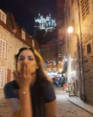 Karine St-Michel Instagram - Les 3 premiers jours d’une semaine à découvrir mon Québec comme si ce n’était pas ma terre natale. 🤍💙
#tourismequebec 

Voici les localisations des photos, dans l’ordre : 
📍Au bas du château Frontenac. Coin Rue du Porche et Rue Saint-Pierre, Québec.
📍Le Petit Champlain, Québec.
📍Sur la 132, dans le Parc Forillon, Gaspé. 
📍 @folatch 🫶🏻
📍Le Parc Forillon, Gaspé. 
📍Sur la 132, à la hauteur de St-Ulric. 
📍La plage de Carleton-Sur-Mer.
📍Sur la 132, à la hauteur de Rivière-la-Madeleine.
 
#roadtrip #quebec #travelcanada #canada
