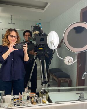 Karine Teles Instagram - Terminaram as filmagens de Salve Rosa! Feliz, exausta e muito grata! Filme difícil e desafiador, personagem mais ainda… Mas tinha essa equipe! Tinha essa diretora @susannalira ! Firme, leve e generosa! Tinha esse elenco e tinha essa parceira maravilhosa @klarafgcastanho . Como ela mesma diz: que sorte que é a gente!  Terminamos de filmar e ainda assim,  isso é só o começo. Tem muito trabalho pela frente, mas ano que vem o filme estreia! Cinema… Essa mágica! Te amo! #cinema #atriz #elenco #diretora #susannalira #klaracastanho #salverosa #contraocinemapatriarcalmulheresnoaudiovisual