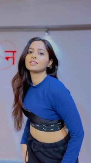 Karishma Sawant Instagram - Tried something new 💙
video and editing - @harsh_chotaliya__