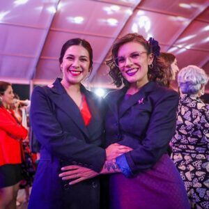 Karol Cariola Instagram - ¡Ya llegó el 18 en el Parque O’Higgins y en todo Chile!💃

Tremendo inicio de estas Fiestas Patrias vivimos anoche en la inauguración de las @fondas_stgo encabezada por la Alcaldesa de Santiago @iracixstgo ❤️🇨🇱

Que en estas fiestas no les falte la cueca, ni las instancias para reunirse con sus seres queridos, pero siempre con responsabilidad, ¡si van a tomar, no manejen!