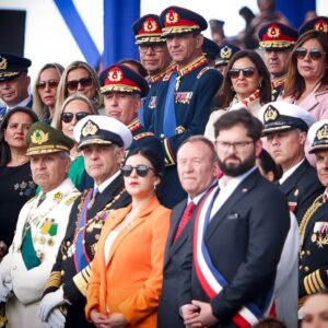 Karol Cariola Instagram - Hoy asistí a la Parada Militar 2024, acompañando la conmemoración del aniversario del ejército en el marco de la independencia nacional. Estaban presentes el Presidente de la República, @gabrielboric, junto a las autoridades de Estado, además de los generales de las tres ramas de las fuerzas armadas. 

Tremendo despliegue y preparación de los 
más de 8 mil hombres y mujeres de las diferentes ramas de las Fuerzas Armadas y de Orden.