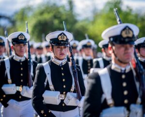 Karol Cariola Instagram - Hoy asistí a la Parada Militar 2024, acompañando la conmemoración del aniversario del ejército en el marco de la independencia nacional. Estaban presentes el Presidente de la República, @gabrielboric, junto a las autoridades de Estado, además de los generales de las tres ramas de las fuerzas armadas. 

Tremendo despliegue y preparación de los 
más de 8 mil hombres y mujeres de las diferentes ramas de las Fuerzas Armadas y de Orden.