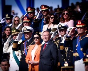 Karol Cariola Instagram - Hoy asistí a la Parada Militar 2024, acompañando la conmemoración del aniversario del ejército en el marco de la independencia nacional. Estaban presentes el Presidente de la República, @gabrielboric, junto a las autoridades de Estado, además de los generales de las tres ramas de las fuerzas armadas. 

Tremendo despliegue y preparación de los 
más de 8 mil hombres y mujeres de las diferentes ramas de las Fuerzas Armadas y de Orden.