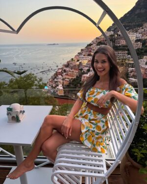 Karolína Kokešová Instagram - Citrónků zde není nikdy dost 🙃🍋 #Positano #Italy