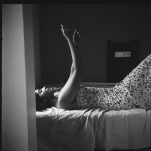 Karthika Muralidharan Instagram - A gentle light of yesterday found a 27 yr old me embraced in a soft hue dancing in an empty house.
 
@devpriyamohata & I found a hopeful echo of possibilities in my empty childhood home. 
A fleeting moment of comfort captured on film, whispering secrets of my home that still feels like a dream