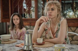 Kasia Smutniak Instagram - Ieri sera è andato in onda “ Il Colibrì”  di Francesca Archibugi . È stato un film davvero speciale per me , per tanti motivi . Non l’ho visto , solo l’inizio . Non riesco a distaccarmi , a trovare una distanza giusta per poter essere una semplice spettatrice . A volte , le storie ti oltrepassano  e si portano via un pezzo di te . 
 
È  bello vedere  che un film così , una storia che celebra la vita ma anche il diritto di scegliere quando porvi fine , è andato in onda sulla prima rete nazionale e in prima serata . 

#ilcolibrì @rai_cinema @fandango_official