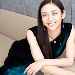 Kasumi Yamaya Instagram - ドラマ「海のはじまり」取材styling

年始に　@cinoh_official  さんのコレクションを見た時に
一目惚れしたドレス。
美咲さんとこの服を着よう！って目標を立てまして。
今回叶いました😭出会いの服。心から感謝です。

#cinoh #山谷花純 #海のはじまり