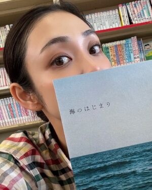 Kasumi Yamaya Instagram - ドラマ「海のはじまり」第10話
本日21:00〜フジテレビにて放送。
是非ご覧ください🐬

#海のはじまり #山谷花純 #月9 #フジテレビ
