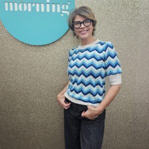 Kate Silverton Instagram - Had a brilliant time taking your questions @thismorning … #backtoschool 

SWIPE ➡️ to hear some of the tips I shared - AND to see which Hollywood star has gone home with a  copy of ‘there’s still no such thing as naughty’ !! 🎊🎊💪🏼

#thismorning #theresnosuchthingasnaughty #parenting