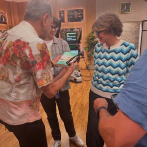 Kate Silverton Instagram - Had a brilliant time taking your questions @thismorning … #backtoschool 

SWIPE ➡️ to hear some of the tips I shared - AND to see which Hollywood star has gone home with a  copy of ‘there’s still no such thing as naughty’ !! 🎊🎊💪🏼

#thismorning #theresnosuchthingasnaughty #parenting