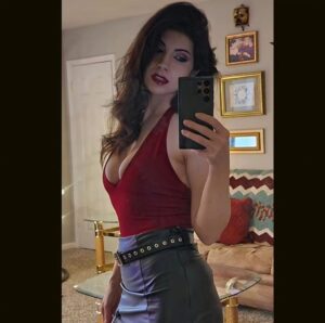 KateLynn E. Newberry Instagram - Big mirror selfie ™️