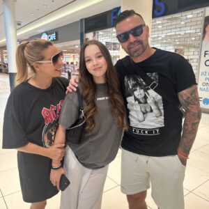 Kateřina Kristelová Instagram - Claud má dneska narozeniny a je to hodná holka. Jsem s jeji mámou už dost let tak ke mně taky patří. 
Nesmí přivést Slavistu jinak snesu vsechno!!!
#Sparta #JaJsemSparta
