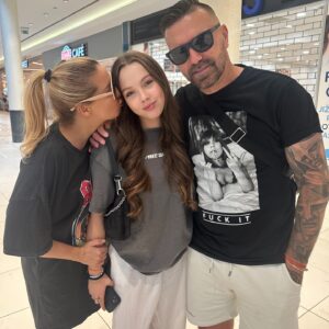 Kateřina Kristelová Instagram - Claud má dneska narozeniny a je to hodná holka. Jsem s jeji mámou už dost let tak ke mně taky patří. 
Nesmí přivést Slavistu jinak snesu vsechno!!!
#Sparta #JaJsemSparta