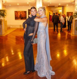 Katherine Kelly Lang Instagram - A beautiful night with friends🥰 @ciakmag @cartier #venicefilmfestival