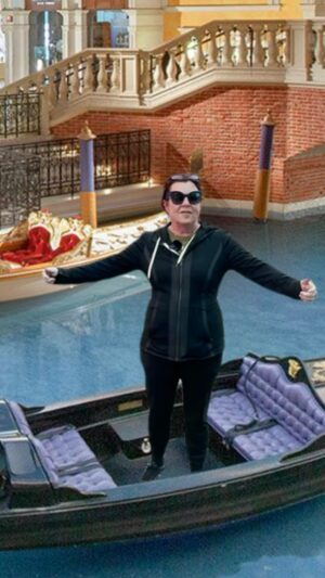 Kathleen Madigan Instagram - Las Vegas! 🎰☀️

Fired up to see you this Labor Day weekend for TWO shows @venetianvegas 🎉

🎫: kathleenmadigan.com/tour or link in bio👆🏻

#lasvegas #thevenetian #thevenetianlasvegas #labordayweekend #kathleenmadigan #madiganspubcast #standupcomedy