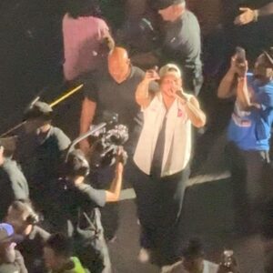 Kathryn Dunn Instagram - when you find out @kanebrown is a big brother fan 🤠🎶🤯

#kanebrown #kanebrownmusic #kanebrownconcert