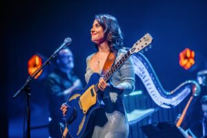 Katie Melua Instagram - Manchester thank you!! What an honour that was, @bbcconcertorchestra it was a total pleasure making music together again. Thank you @bbcradio2 for having me and @gabeppm on piano and @iamjakeisaac @brookecombe for opening the night so magnificently. 📸 @liammaxwellphotos