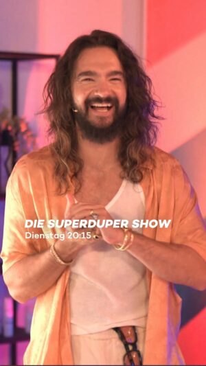 Katrin Bauerfeind Instagram - Von Kindern inspiriert. Von Promis inszeniert. 🤩 Schnipp Schnapp Schnupp - Du siehst aus wie @billkaulitz #Superduper
👉🏻 "Die Superduper Show" - ab Dienstag, um 20:15 Uhr auf #ProSieben und auf Joyn.