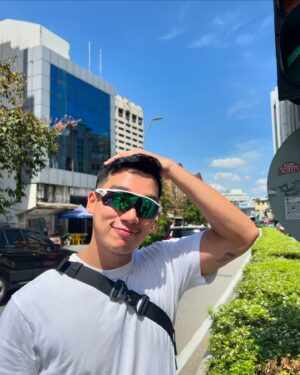 Katrina Dovey Instagram - KL DAY 2 🥰

On this day, we took the hop on hop off bus around the city so we could make the most of a day and see all KL has to offer 😄

First stop was Chinatown where we had CHICKEN RICE of course 🤤

Checked out Central Market, Istana Negara Palace and much more. Took my family to Nando’s then ended the night with some swimming 🏊‍♀️ 

Would you like a list of my Kuala Lumpur favorites? :)